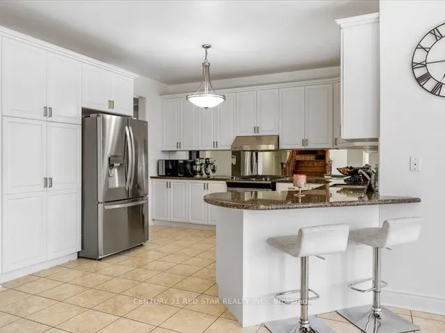 Additional image 18 of 31 Eiffel Blvd