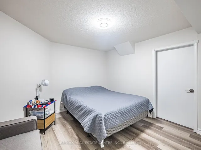 Additional image 42 of 4 Lord Simcoe Dr