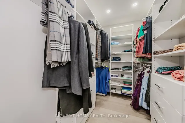 Additional image 27 of 154 HiStand Tr