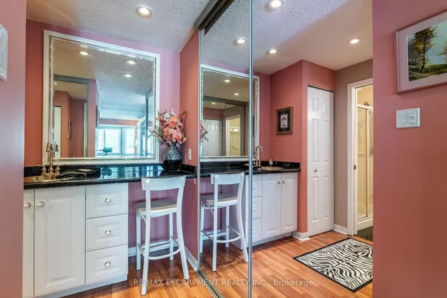 Additional image 10 of 1508 UPPER MIDDLE Rd Unit 6