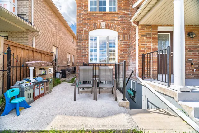 Additional image 34 of 1322 Mowat Lane