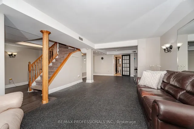 Additional image 25 of 52 Lorraine Cres