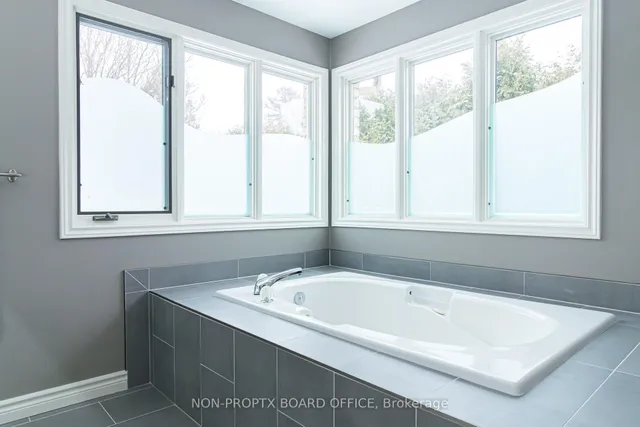 Additional image 37 of 111 Saint Margarets Rd