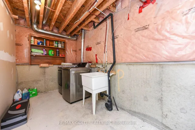 Additional image 45 of 35 Amaranth Cres