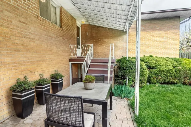 Additional image 27 of 994 Streamway Cres