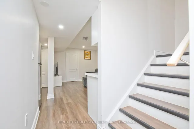 Additional image 12 of 633 Brisdale Dr