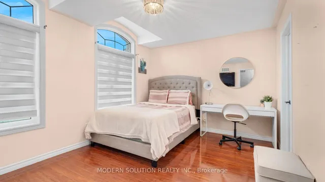 Additional image 29 of 31 Silver Willow Tr