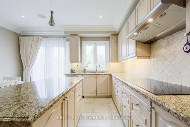 Additional image 17 of 2916 Bayview Ave