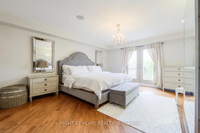 Additional image 24 of 2916 Bayview Ave