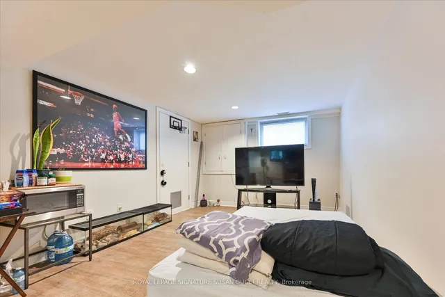 Additional image 37 of 454 Donlands Ave