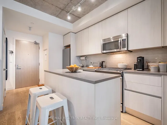 Additional image 4 of 111 Bathurst St Unit 1217