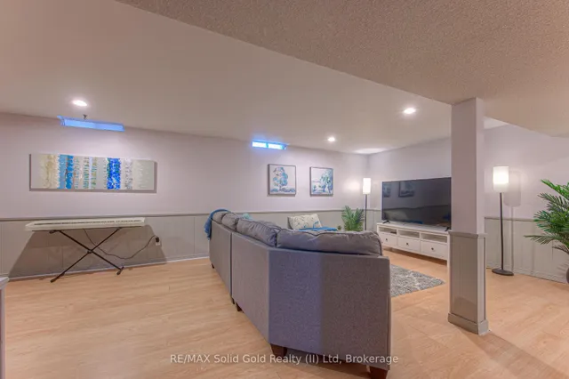 Additional image 37 of 57 Royal Orchard Dr