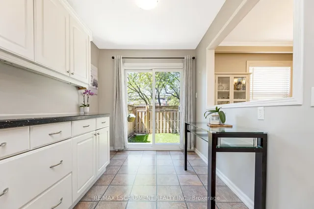 Additional image 10 of 235 Bronte St Unit 14