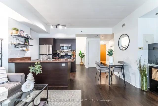 Additional image 21 of 375 King St Unit 1406