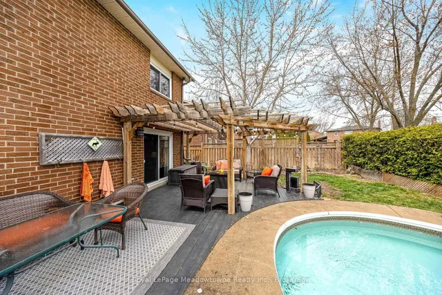 Additional image 40 of 738 Robertson Cres