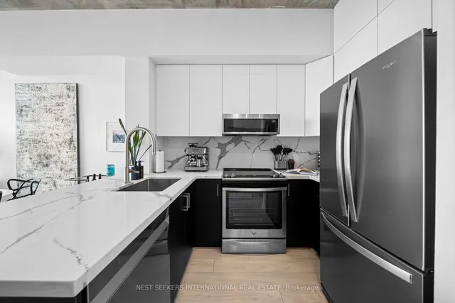 Additional image 32 of 388 Richmond St Unit 919