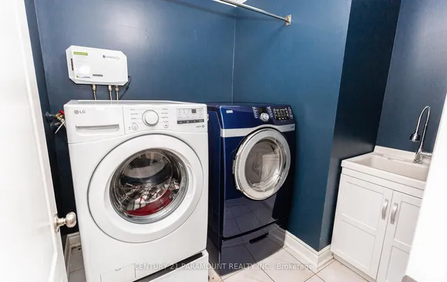 Additional image 34 of 112 Wildberry Cres