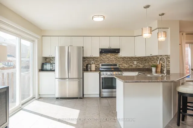 Additional image 12 of 694 Rayner Crt