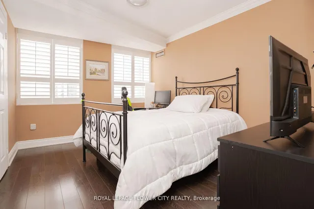 Additional image 21 of 3650 Kaneff Cres Unit 801