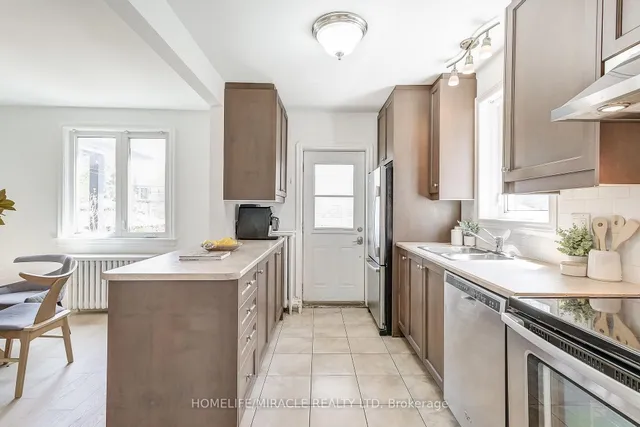 Additional image 17 of 133 Queens Dr