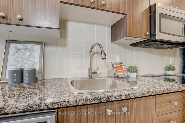 Additional image 7 of 17 Coneflower Cres Unit 220