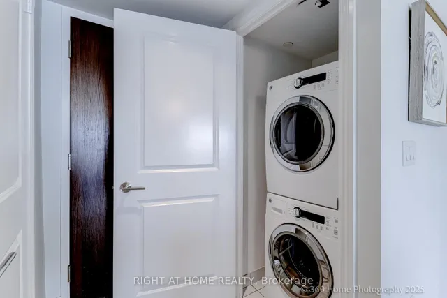 Additional image 9 of 386 Yonge St Unit 2513