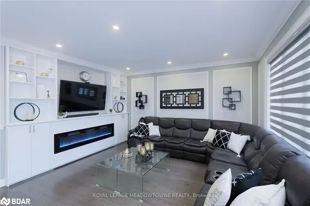 Additional image 5 of 42 Ferdinand Dr