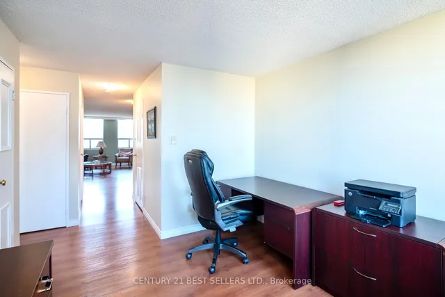 Additional image 10 of 3650 Kaneff Cres Unit 1803