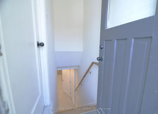 Additional image 35 of 905 Islington Ave