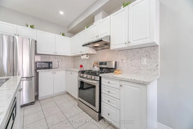 Additional image 17 of 15 Versailles Cres