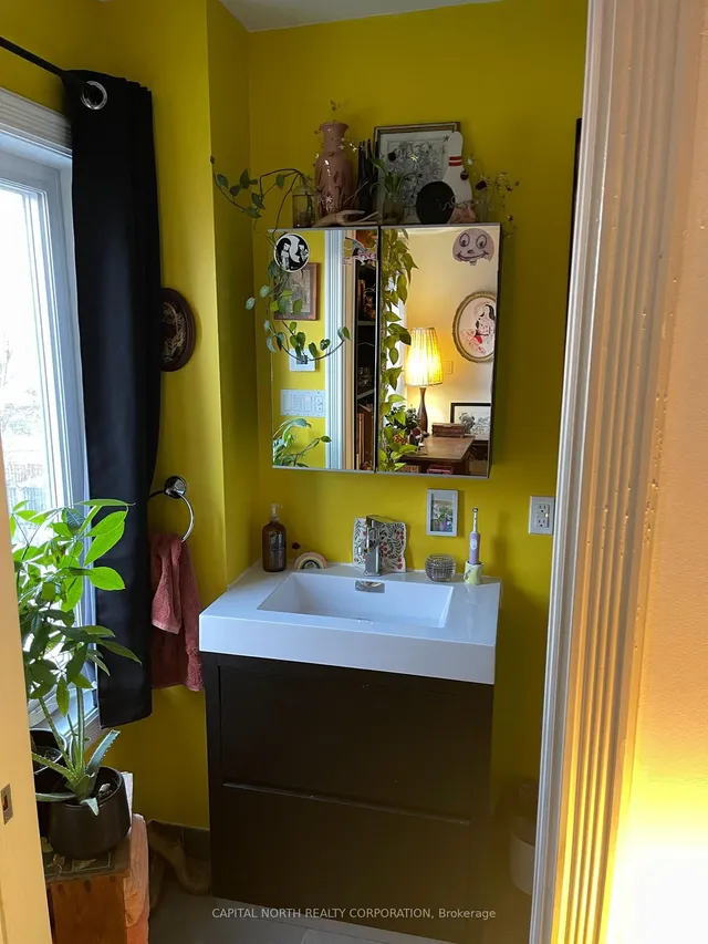 Additional image 16 of 1035 Dovercourt Rd