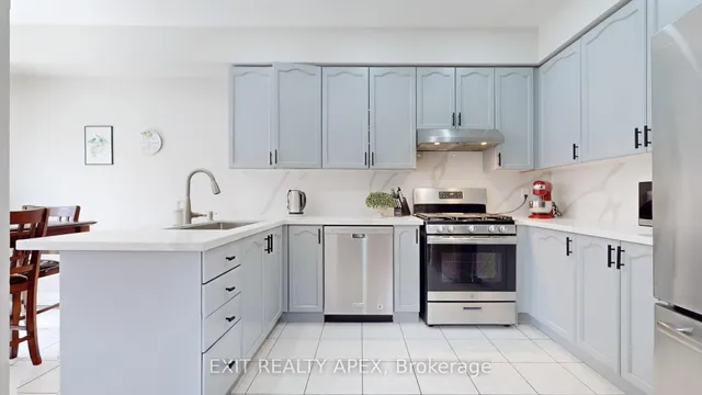 Additional image 13 of 77 Commodore Dr