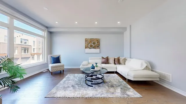 Additional image 4 of 6 QUEENPOST Dr