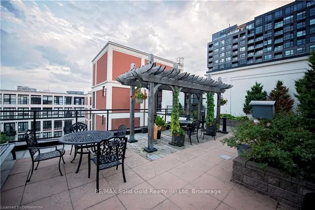 Additional image 14 of 410 King St Unit 124