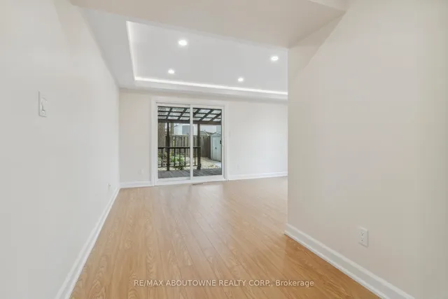 Additional image 15 of 16 Jasmine Sq