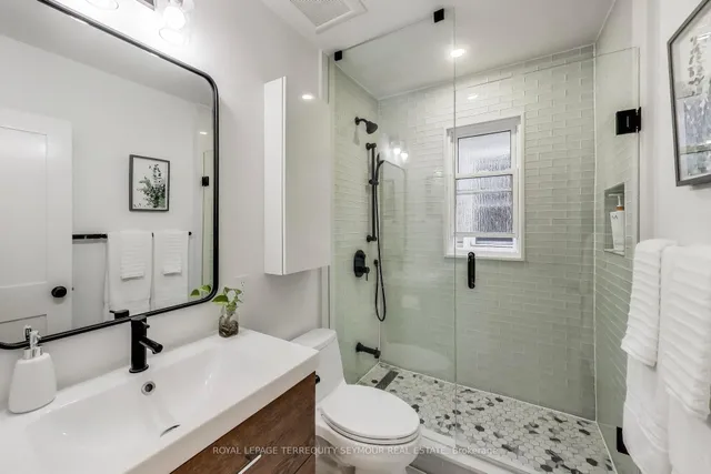 Additional image 25 of 351 Roehampton Ave