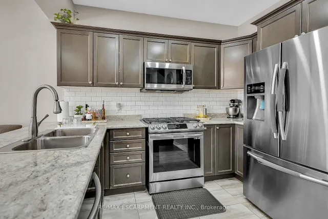 Additional image 15 of 8 Charleswood Cres