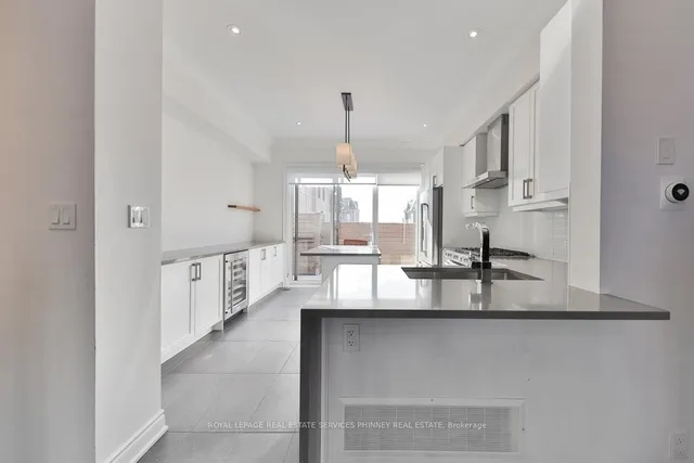 Additional image 22 of 2160 Trafalgar Rd Unit 10