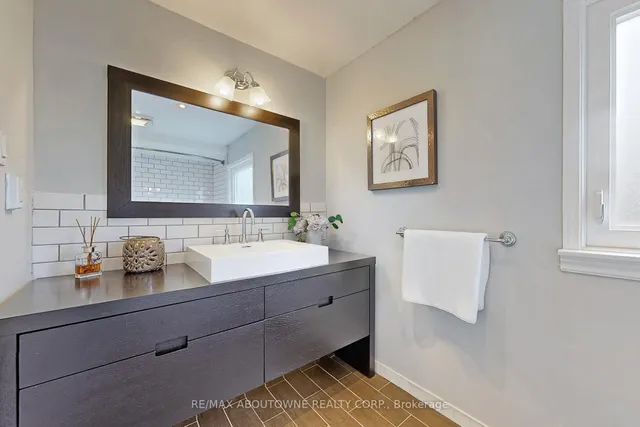 Additional image 32 of 2362 Canso Rd