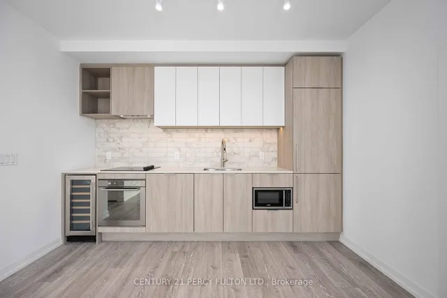 Additional image 4 of 2020 Bathurst St Unit 827