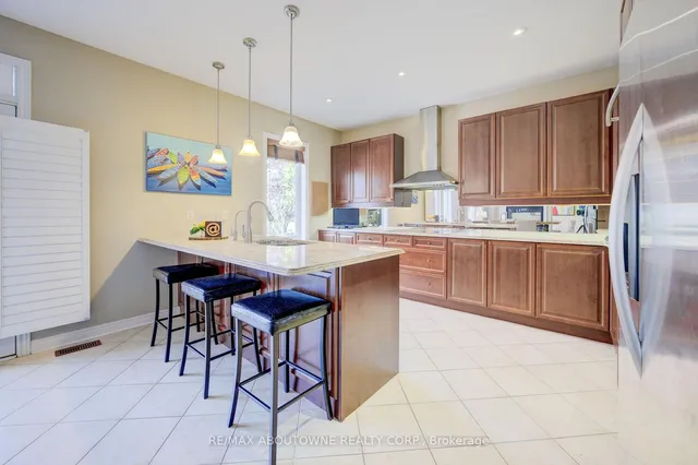 Additional image 7 of 1521 Craigleith Rd