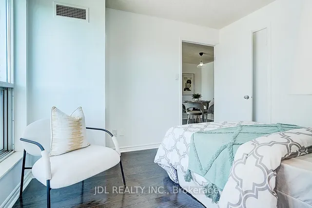Additional image 22 of 600 Queens Quay Unit 711