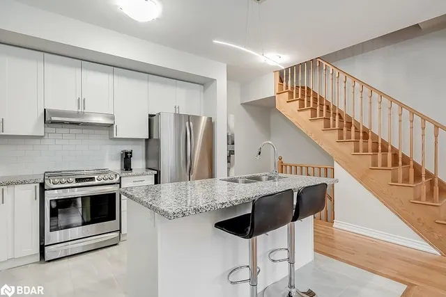 Additional image 16 of 3048 Silvertip Common Common