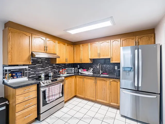 Additional image 40 of 4 Lord Simcoe Dr