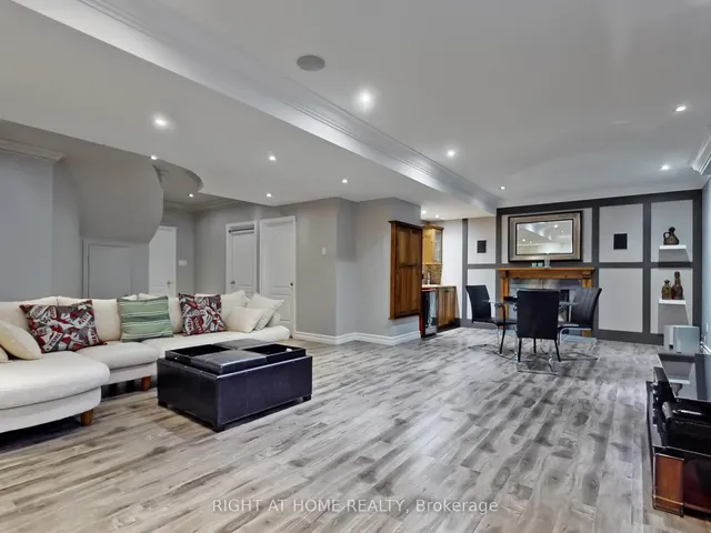 Additional image 32 of 1504 Pinery Cres