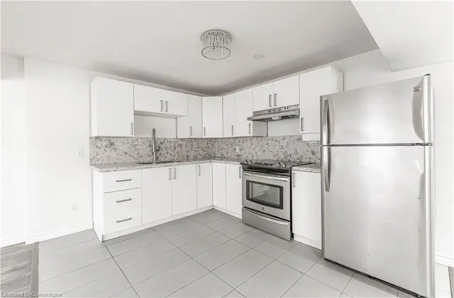 Additional image 20 of 67 Bridgeport Cres