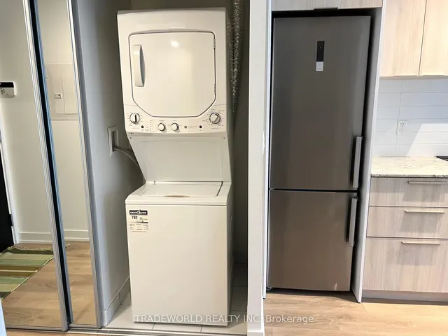 Additional image 14 of 501 Yonge St Unit 2403