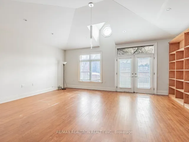 Additional image 20 of 32 Roberta Dr