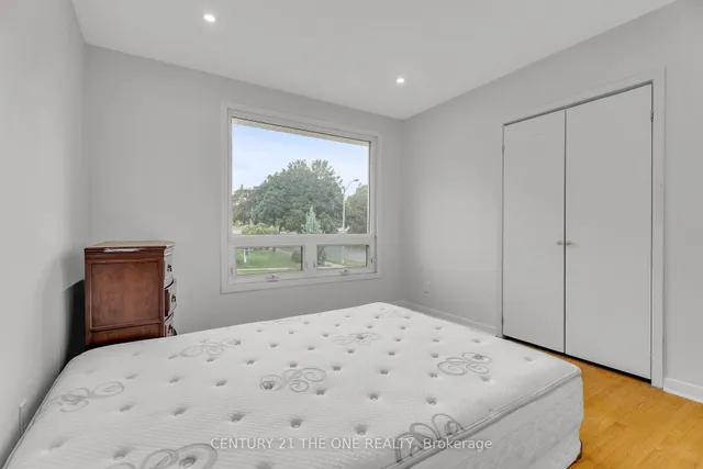 Additional image 32 of 225 Maxome Ave