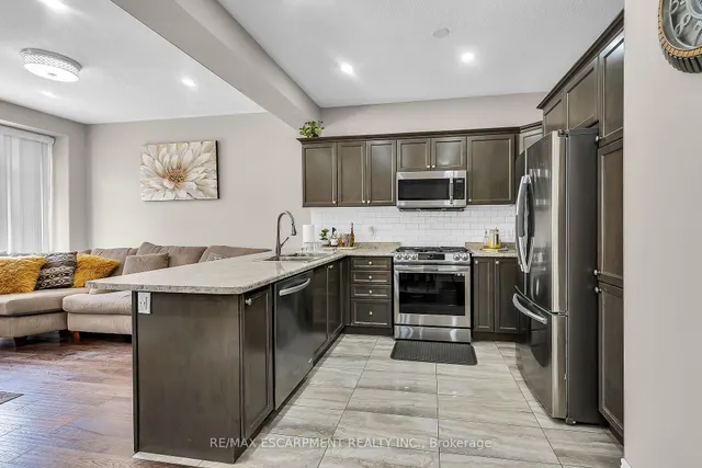 Additional image 12 of 8 Charleswood Cres